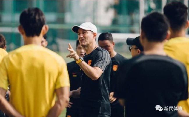 现在，又一年快要结束了，他们陷入循环之中，努力毫无成果。